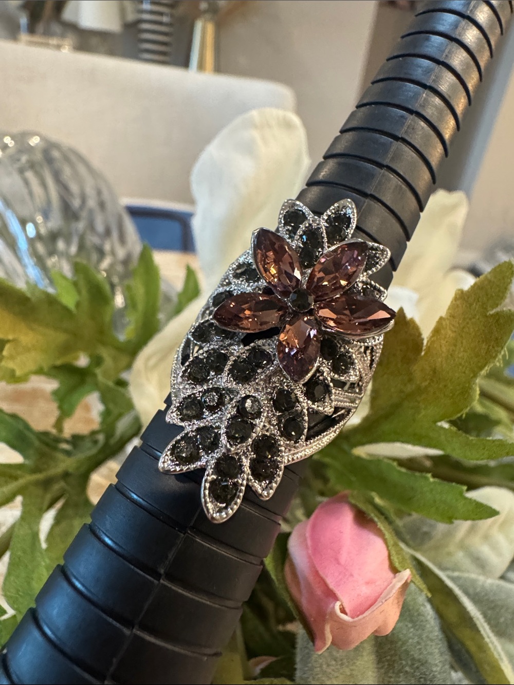 VTG Elegant Floral Crystal Cocktail Ring - Purple and Black
